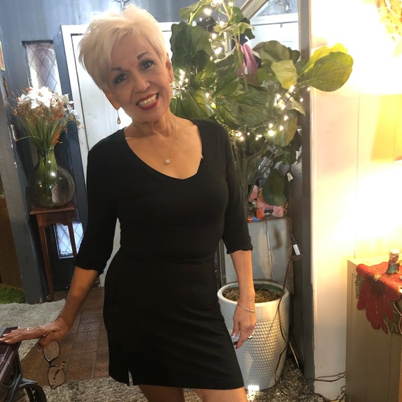 Meet your Posher, Liz - Picture 2 of 2